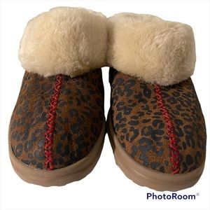 UGG Women’s Coquette Animal Print Slippers. Size:8